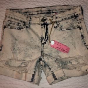 Sneak Peek Denim Stonewash Short BoyFriend style